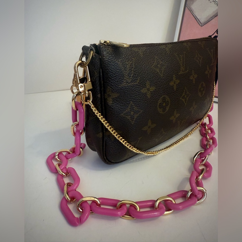 🎊SOLD🎊Louis Vuitton Pochette Accessorie 🌟 - Picture 5 of 12